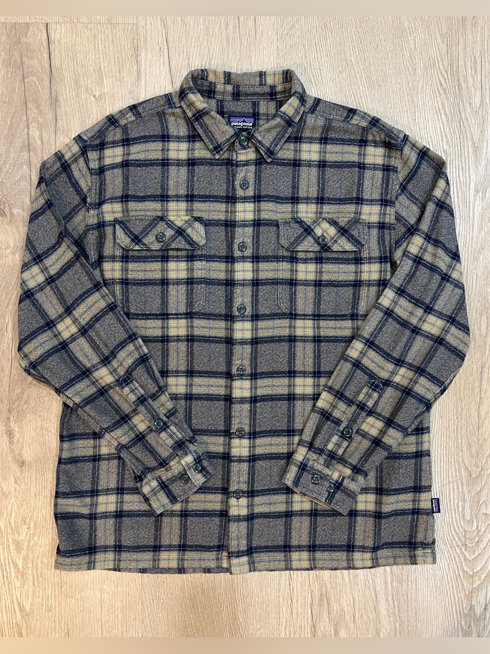 Patagonia Men’s Sz L Plaid Flannel L/S Button Up Shirt Organic Cotton Navy & Tan